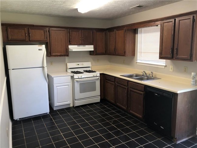 Building Photo - 1204 Regal Heights Dr