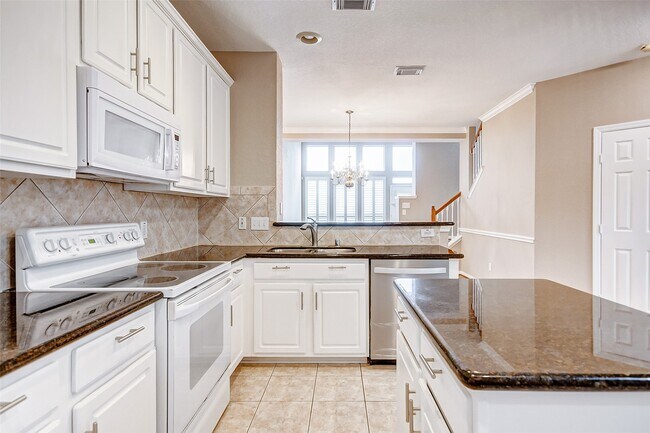 Foto del edificio - 2022 Ridge Wood Ln