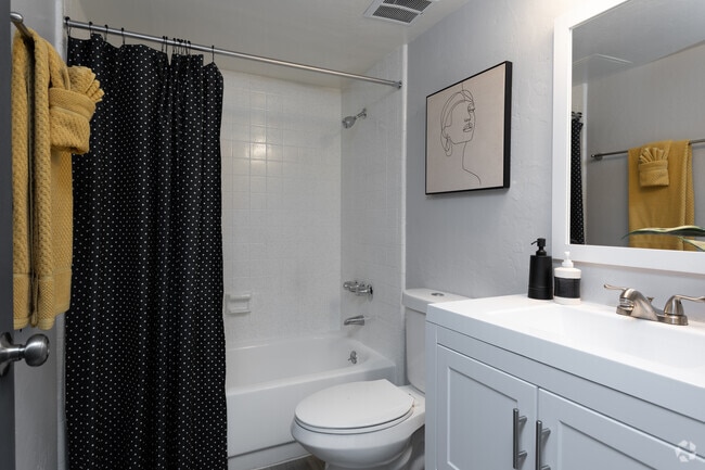 1BR, 1BA - 525 SF - Waters Edge