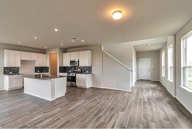 Building Photo - 101 Tranchet Dr