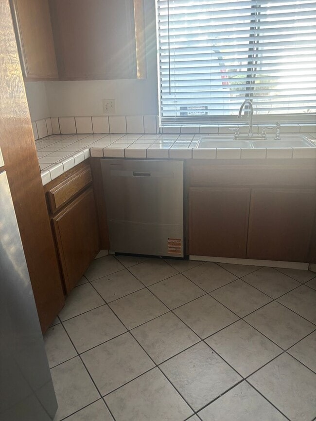 Foto del edificio - 3540 Toyon St