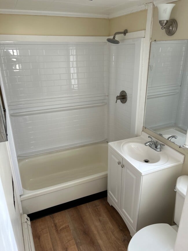 Building Photo - 617 Independence Dr