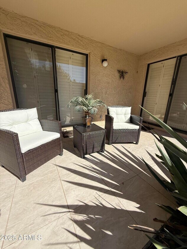 Foto principal - 8649 E Royal Palm Rd