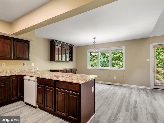 Building Photo - 106 Yellowwood Dr