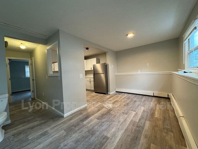 Foto del edificio - 235 Weeden St