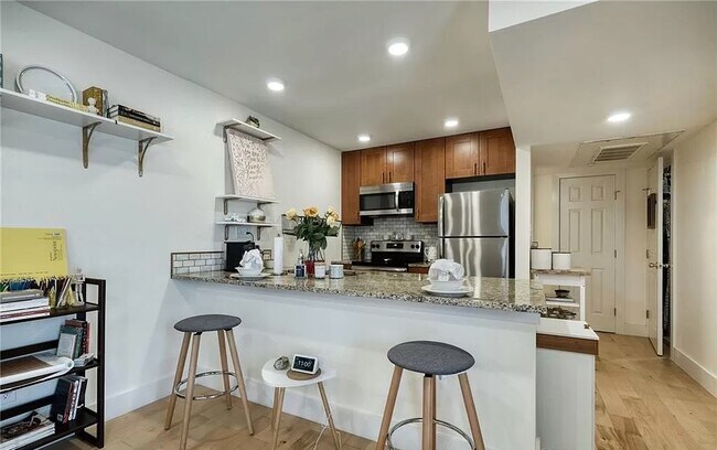 Foto del edificio - 4657 S Lowell Blvd