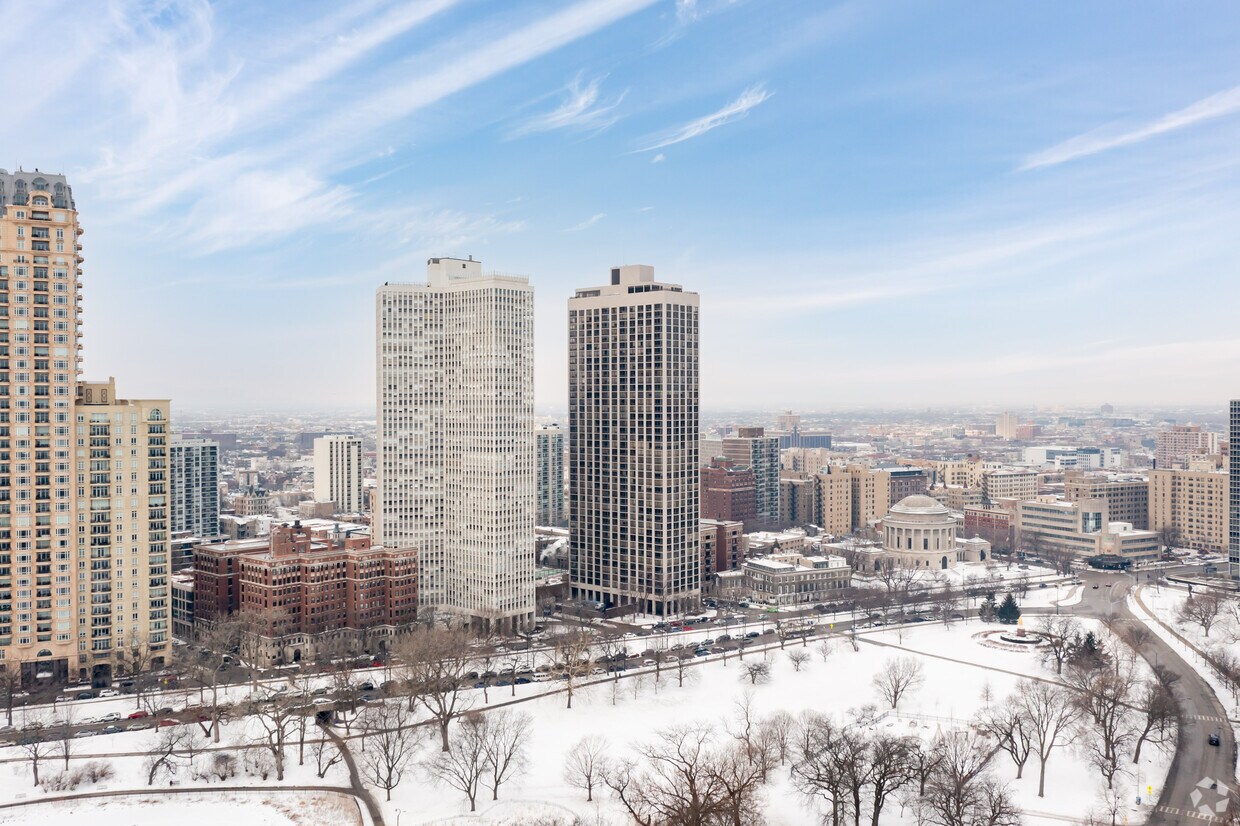 Aerial Photo - 2650 N Lakeview Ave
