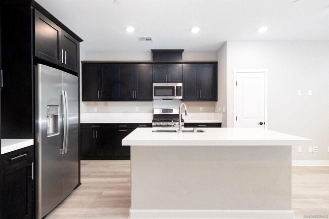 Building Photo - 1073 Delpy View Point