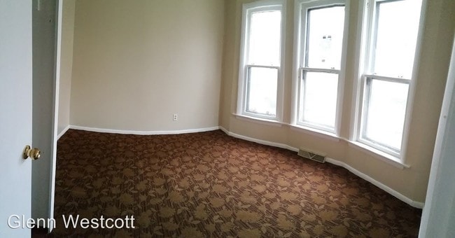 Building Photo - 370 Breckenridge St