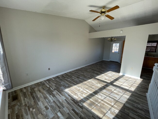Foto del edificio - 1052 Fallbrook Dr