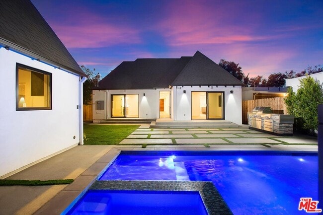 Foto del edificio - 334 S Sycamore Ave