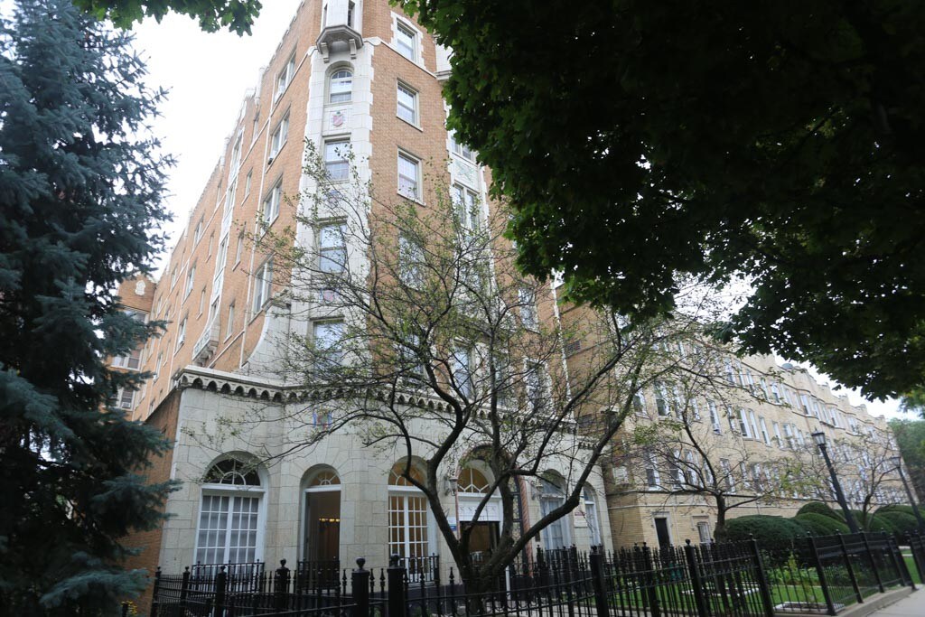 Primary Photo - 4531 N Malden St