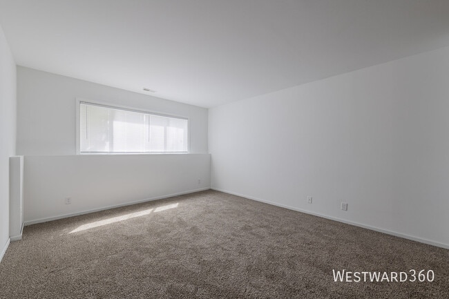Building Photo - 915 Spiros Ct
