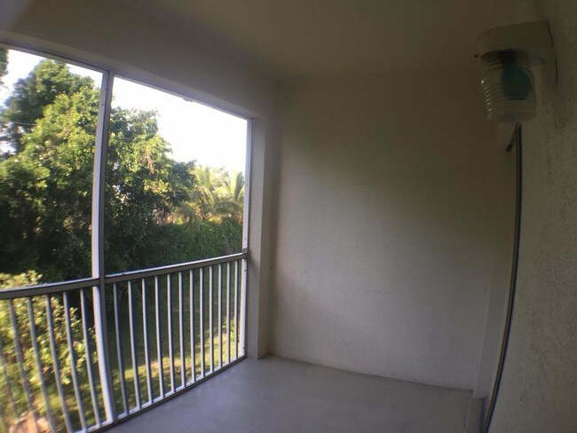 Building Photo - 5612 Rose Garden Unit 102