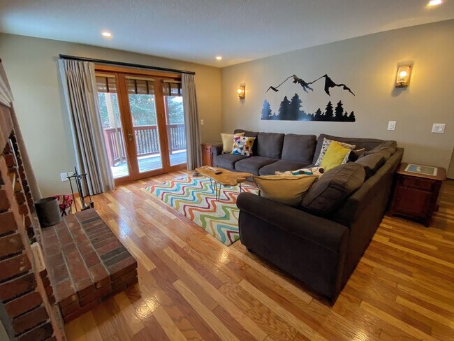 Foto del edificio - 287 Crawford Ridge Rd