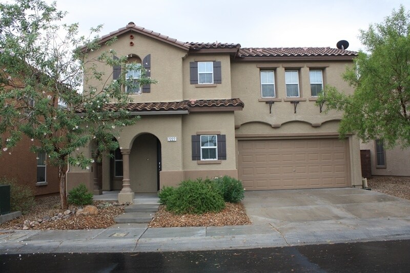 Primary Photo - Beautiful 2 Story Home !!!