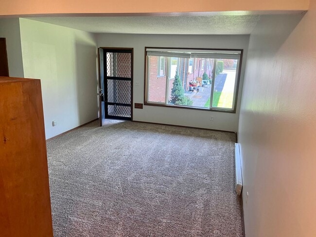 Building Photo - Single level 2 bed flat meets Midcentury COOL