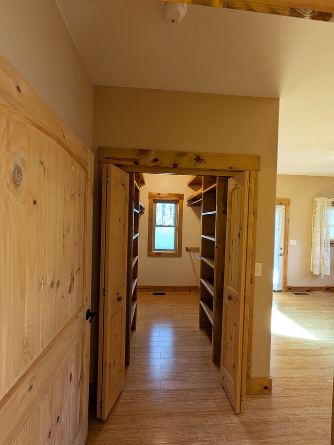 Building Photo - 291 Leamon Dr