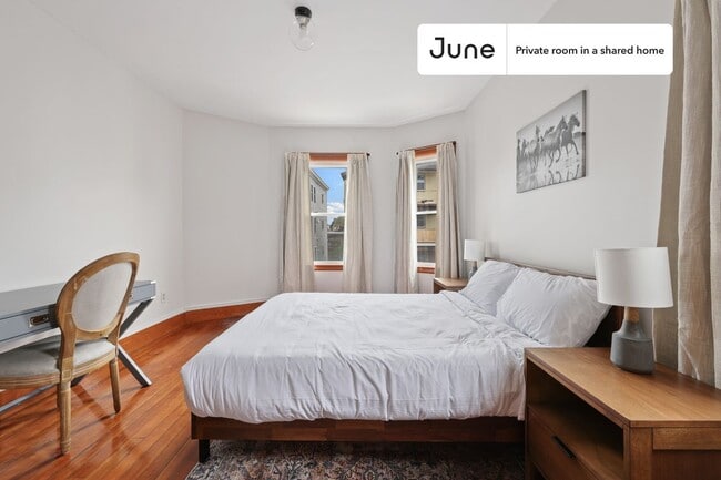 Building Photo - Room in Shared 4 bed/1 bath home