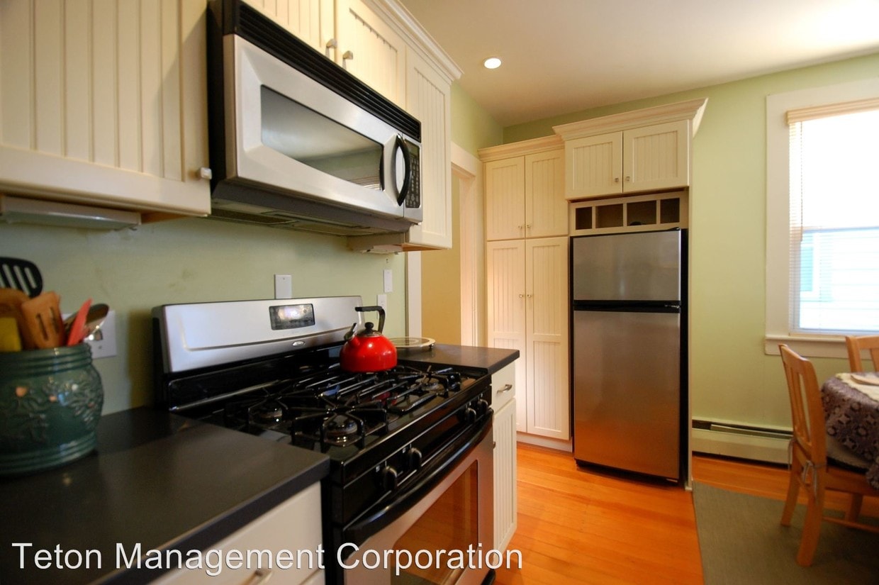 8 Maplewood Ave, Pittsfield, MA 01201 Condo for Rent in Pittsfield, MA