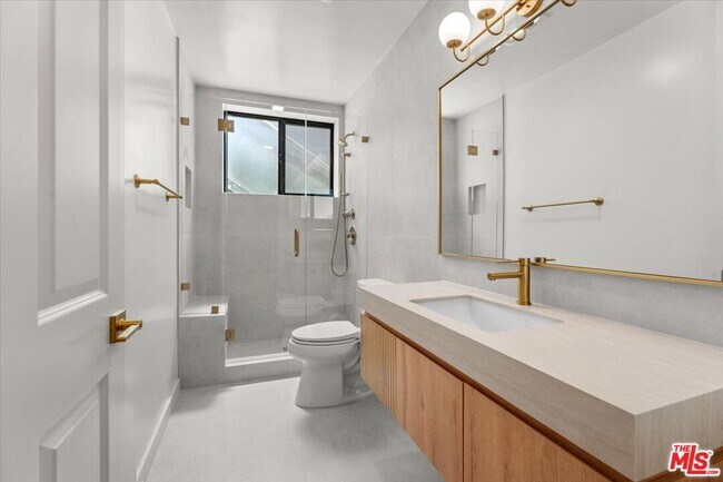 Foto del edificio - 6732 Esplanade St