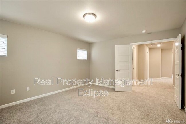 Building Photo - 3467 80th Ave NE
