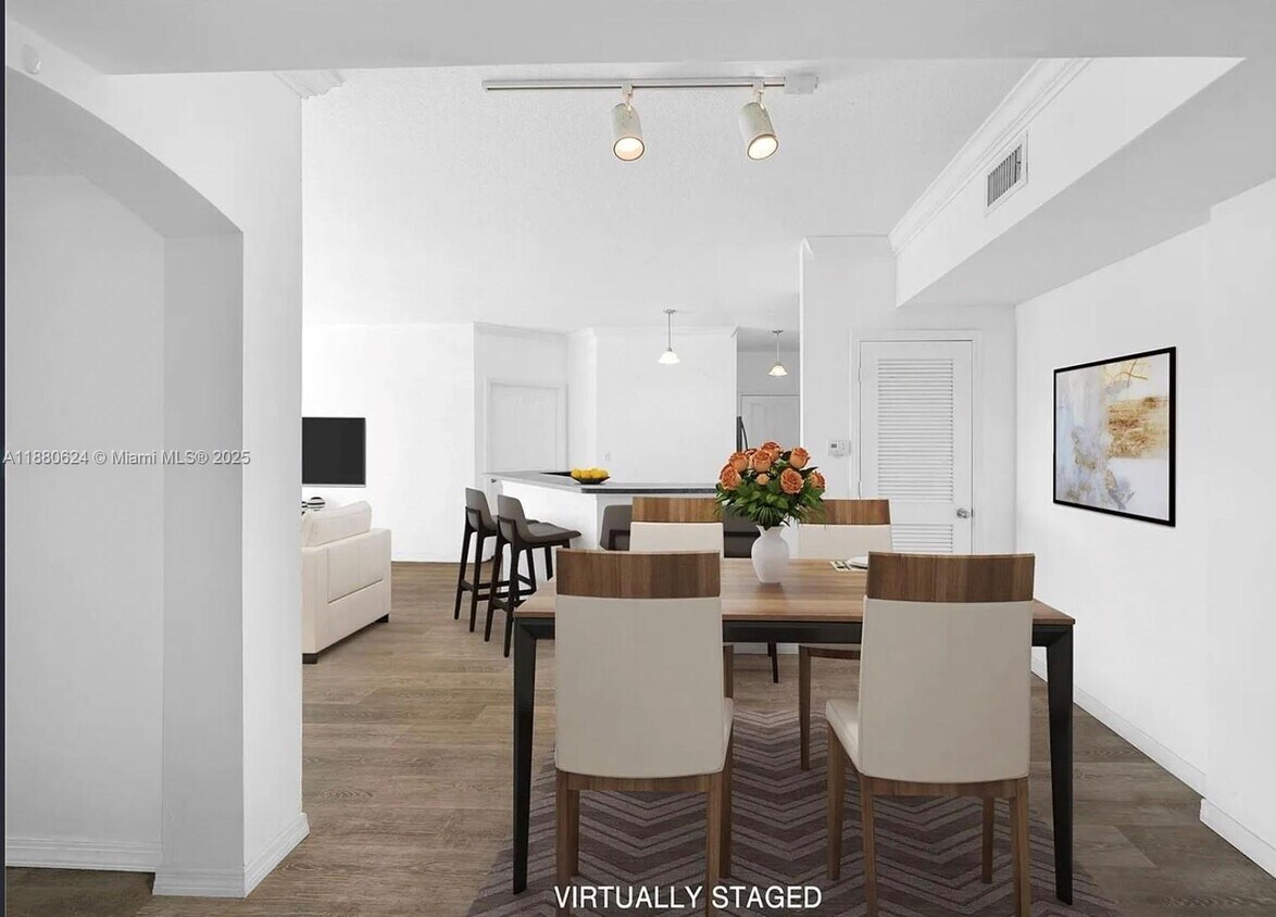 Foto principal - 9172 Collins Ave