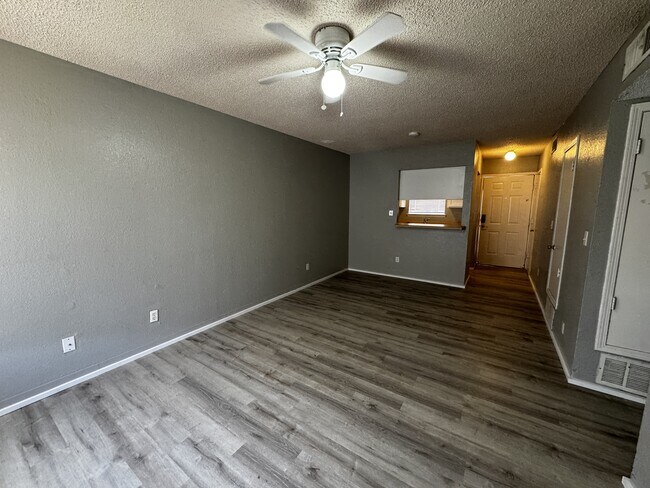 Foto del edificio - 13340 Horizon Blvd