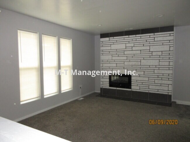 Foto del edificio - 8823 E Broadway Ave