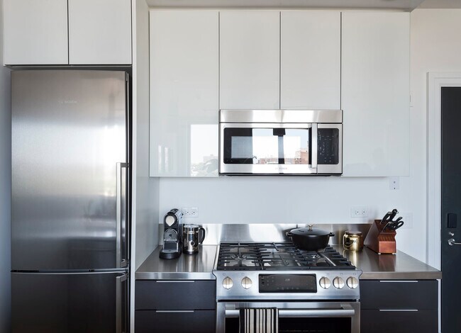 Foto del edificio - 300 Ashland Pl