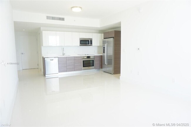Building Photo - 1 br, 1 bath  - Brickell Ten Condo
