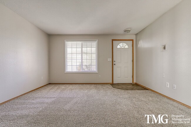 Building Photo - Beautifully Updated 4-Bedroom Home in Batt...