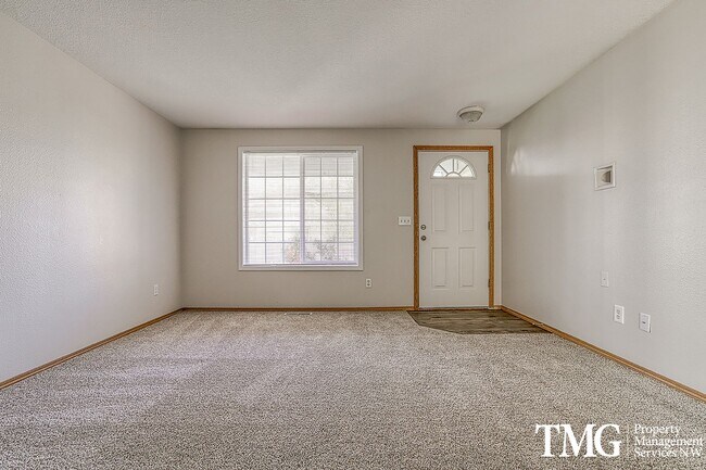 Foto del edificio - Beautifully Updated 4-Bedroom Home in Batt...