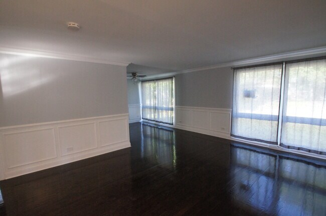 Building Photo - 17218 Hawthorne Dr