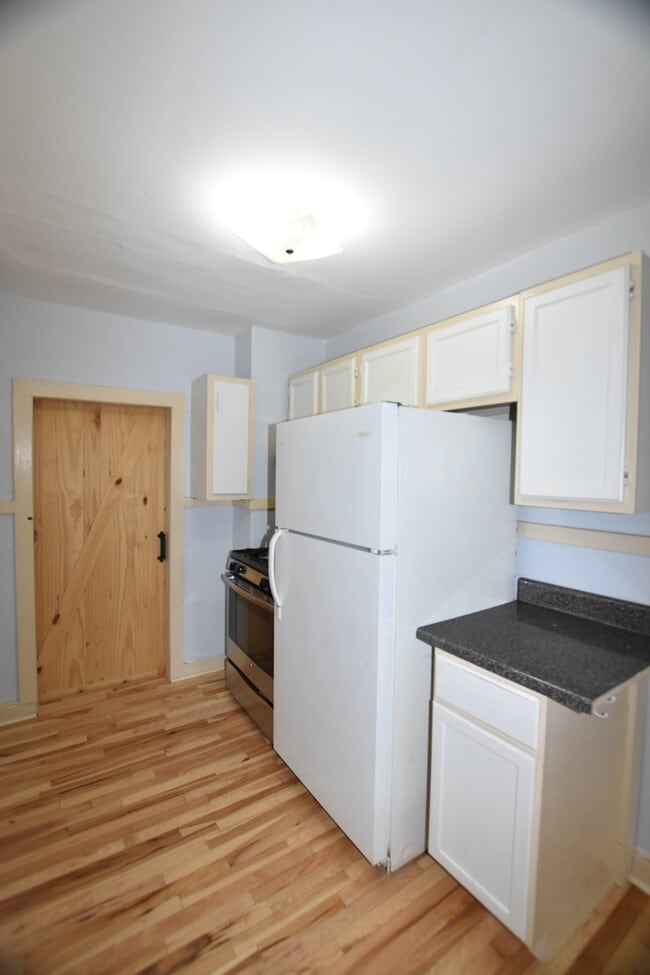 Building Photo - 457 Talma St