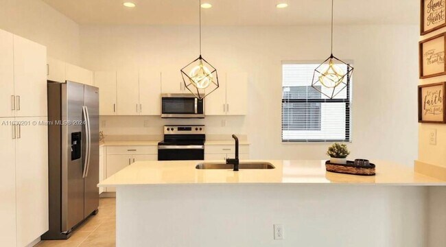 Building Photo - 5736 Cassidy Ln