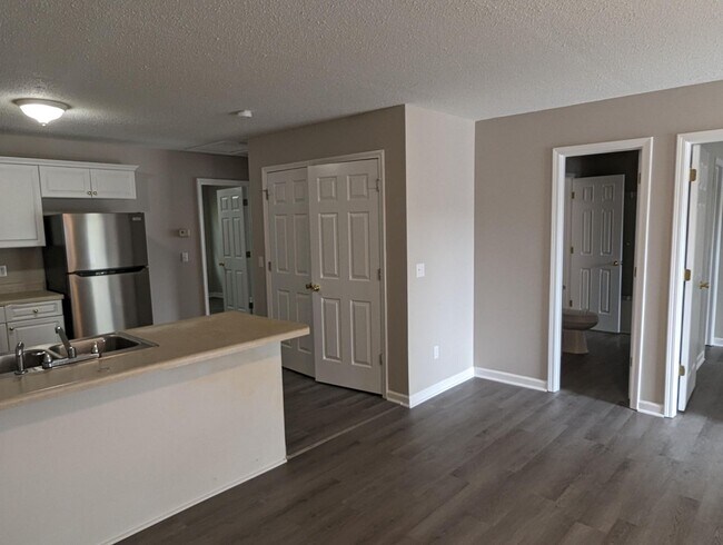 Building Photo - Unit for rent