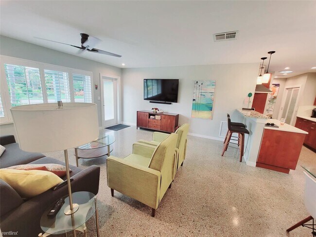 Foto del edificio - 3 br, 2 bath House - 425 NE 28th St