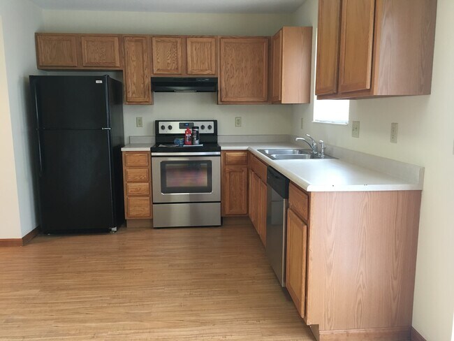 Kitchen stainless steel appliances - 995 Bishop Ave