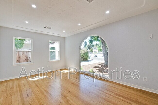 Foto del edificio - 152 S Bayview Ave