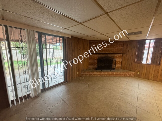 Building Photo - 4825 E 23rd St