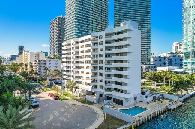 Foto del edificio - 555 NE 30th St