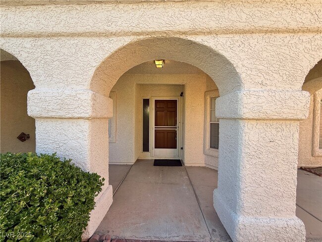 Foto del edificio - 735 Sea Pines Ln