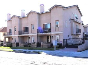 Building Photo - 273 S Arroyo Dr