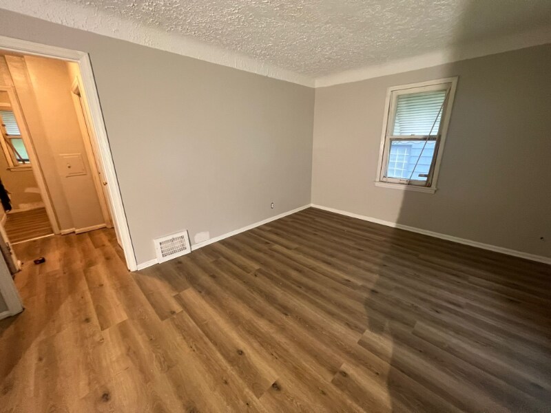 Foto del edificio - 17306 Maple Heights Blvd