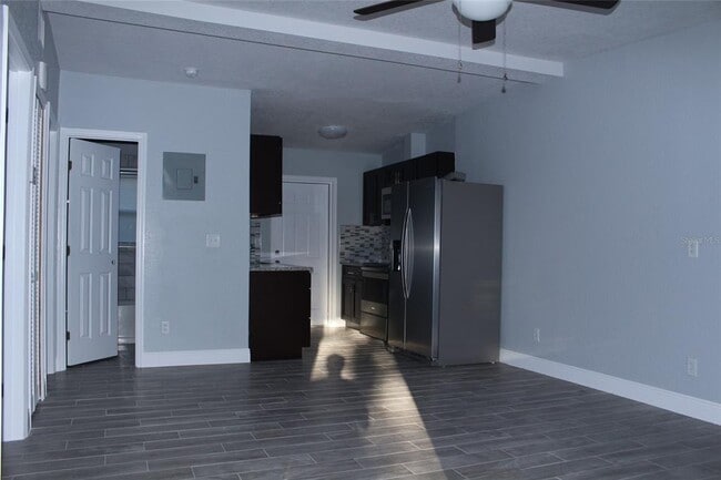 Building Photo - 415 W Lancaster Rd