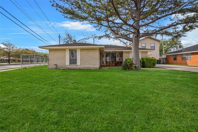 Building Photo - 70 Annette Ln