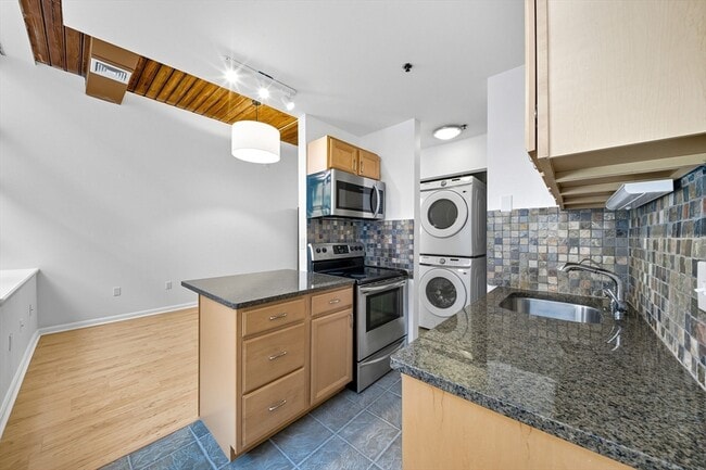 Building Photo - 10 Linwood St