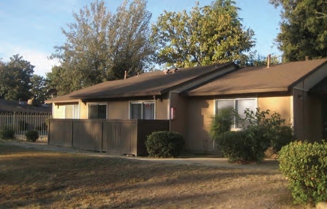 Building Photo - Pacific Pines Apartments