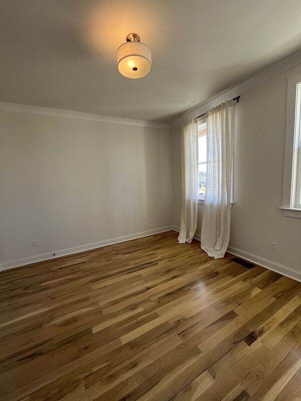 Building Photo - 710 47th Ave N